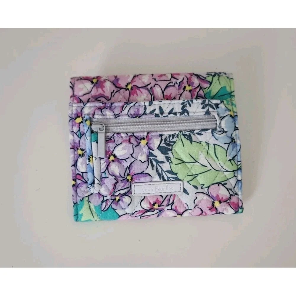 Vera Bradley Womens Floral Wallet‎ Tri fold ID Window Snap Closure Bill Compart. - Picture 2 of 6